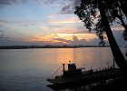 IMG 0988  Solnedgang over Mekong floden ved Tha Khek Laos. Thailand i baggrunden